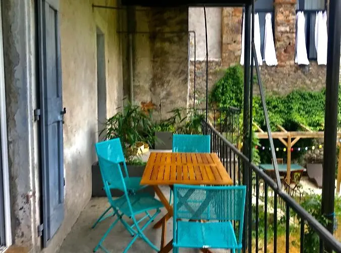 De Village Face A La Riviere Daire Lasalle
